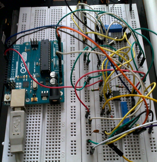 Circuito para geração de pulsos bipolares montado na protoboard.