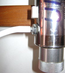 Detalhe da conexão da mangueira no espigão do reator UV.